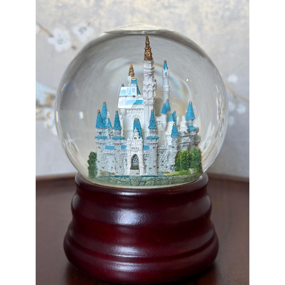 Disney Cinderella Castle Musical Snow Globe A Dream Is a Wish Your Heart Makes
